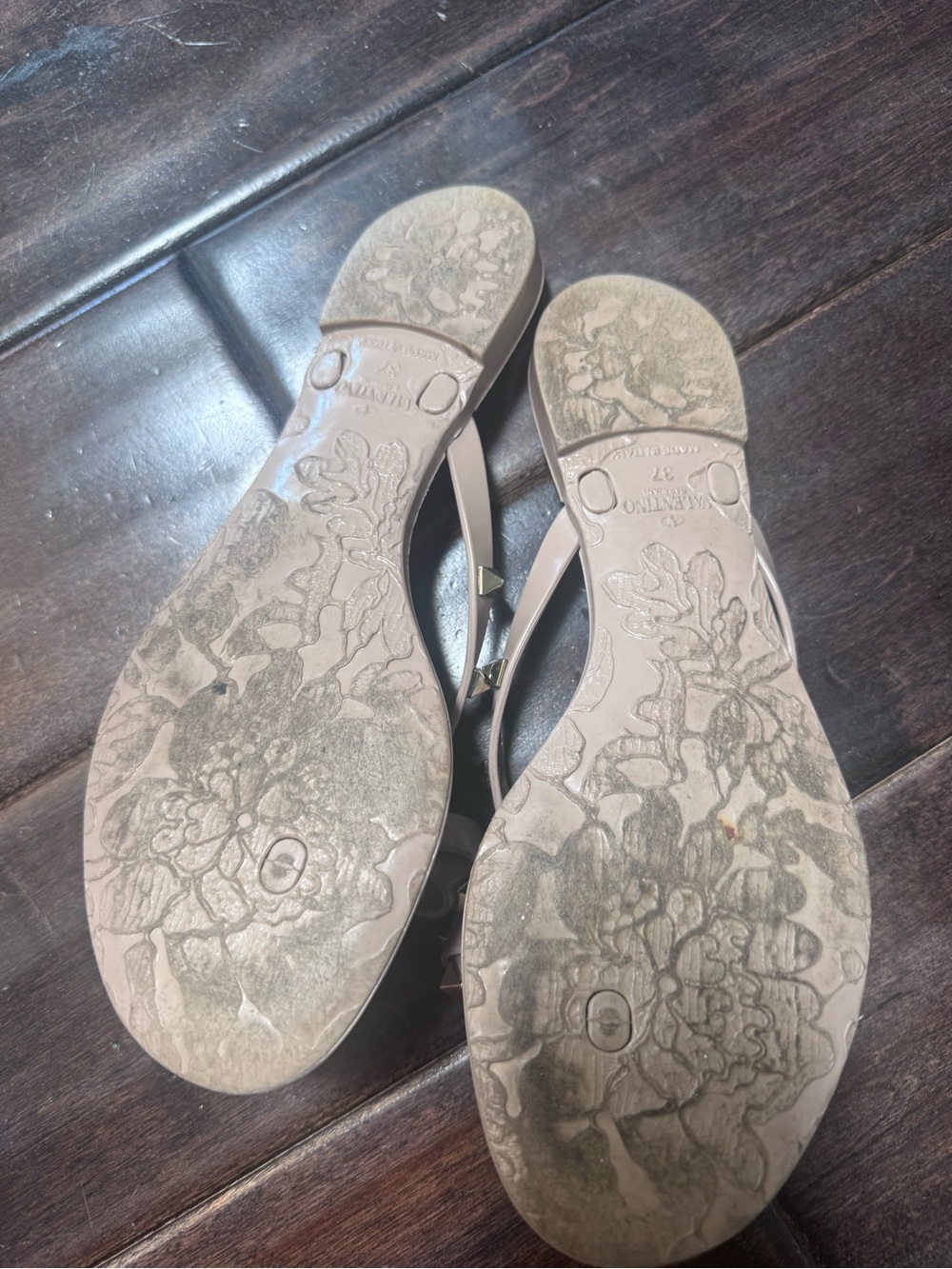 Authentic Valentino Nude T-Strap Women's Sandals - Picture 5 of 5